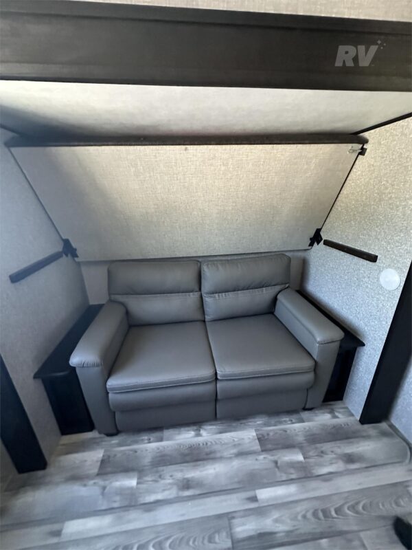 Used 2022 Jayco Eagle HT 312BHOK Half-Ton 5th Wheel w/ Bunks & Outdoor Kitchen 6 Used 2022 Jayco Eagle HT 312BHOK Half-Ton 5th Wheel w/ Bunks & Outdoor Kitchen - Image 6