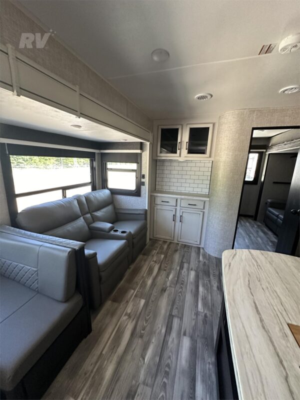Used 2022 Jayco Eagle HT 312BHOK Half-Ton 5th Wheel w/ Bunks & Outdoor Kitchen 11 Used 2022 Jayco Eagle HT 312BHOK Half-Ton 5th Wheel w/ Bunks & Outdoor Kitchen - Image 11