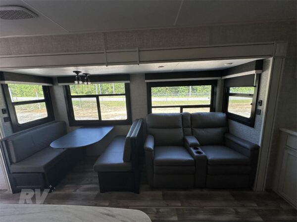 Used 2022 Jayco Eagle HT 312BHOK Half-Ton 5th Wheel w/ Bunks & Outdoor Kitchen 9 Used 2022 Jayco Eagle HT 312BHOK Half-Ton 5th Wheel w/ Bunks & Outdoor Kitchen - Image 9