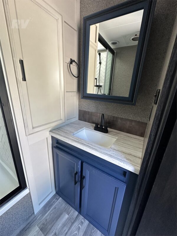 Used 2022 Jayco Eagle HT 312BHOK Half-Ton 5th Wheel w/ Bunks & Outdoor Kitchen 5 Used 2022 Jayco Eagle HT 312BHOK Half-Ton 5th Wheel w/ Bunks & Outdoor Kitchen - Image 5