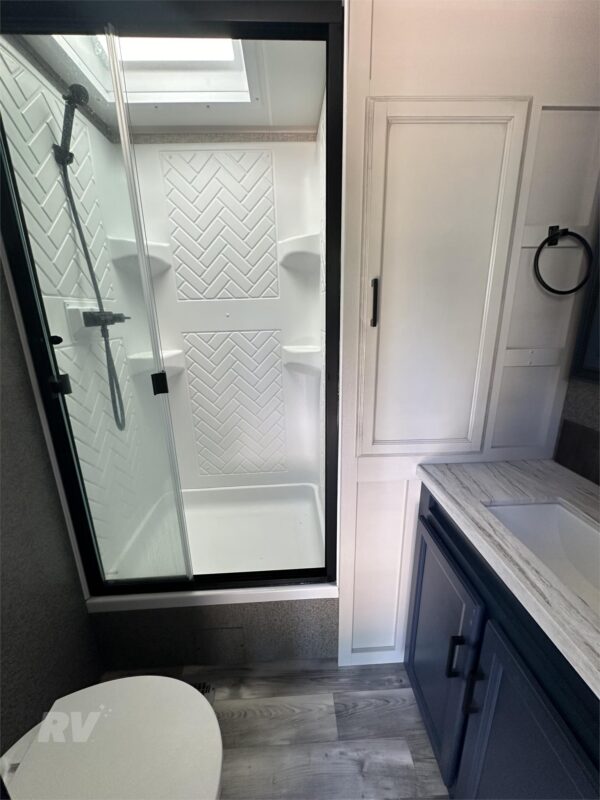 Used 2022 Jayco Eagle HT 312BHOK Half-Ton 5th Wheel w/ Bunks & Outdoor Kitchen 8 Used 2022 Jayco Eagle HT 312BHOK Half-Ton 5th Wheel w/ Bunks & Outdoor Kitchen - Image 8