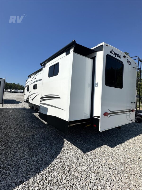 Used 2022 Jayco Eagle HT 312BHOK Half-Ton 5th Wheel w/ Bunks & Outdoor Kitchen 12 Used 2022 Jayco Eagle HT 312BHOK Half-Ton 5th Wheel w/ Bunks & Outdoor Kitchen - Image 12