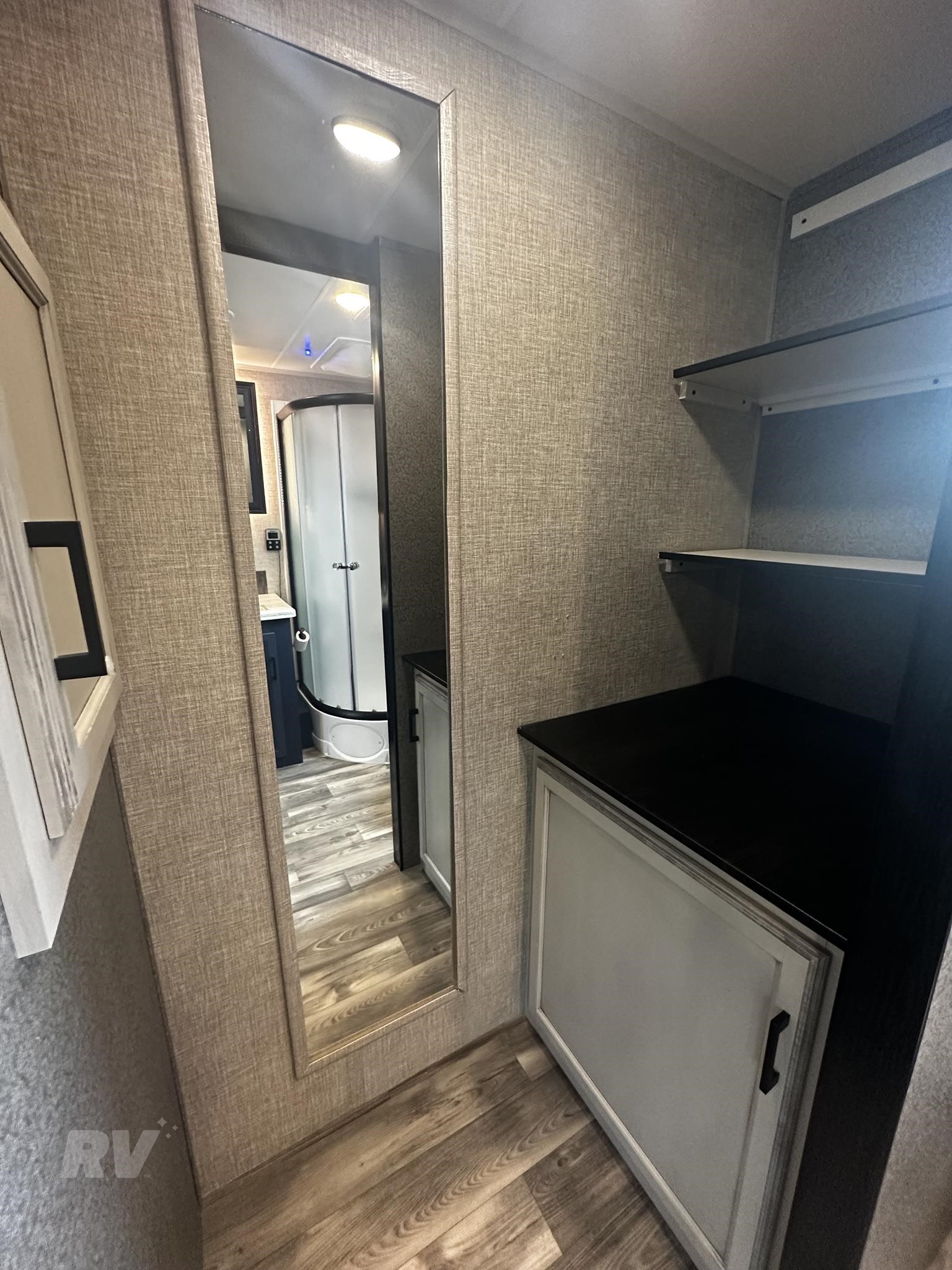 Used 2022 Jayco Eagle HT 320FBOK Travel Trailer w/ Front Suite & Outdoor Kitchen 8 Used 2022 Jayco Eagle HT 320FBOK Travel Trailer w/ Front Suite & Outdoor Kitchen - Image 8