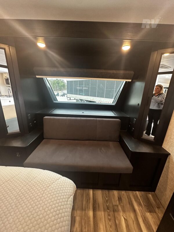 Used 2022 Jayco Eagle HT 320FBOK Travel Trailer w/ Front Suite & Outdoor Kitchen 4 Used 2022 Jayco Eagle HT 320FBOK Travel Trailer w/ Front Suite & Outdoor Kitchen - Image 4