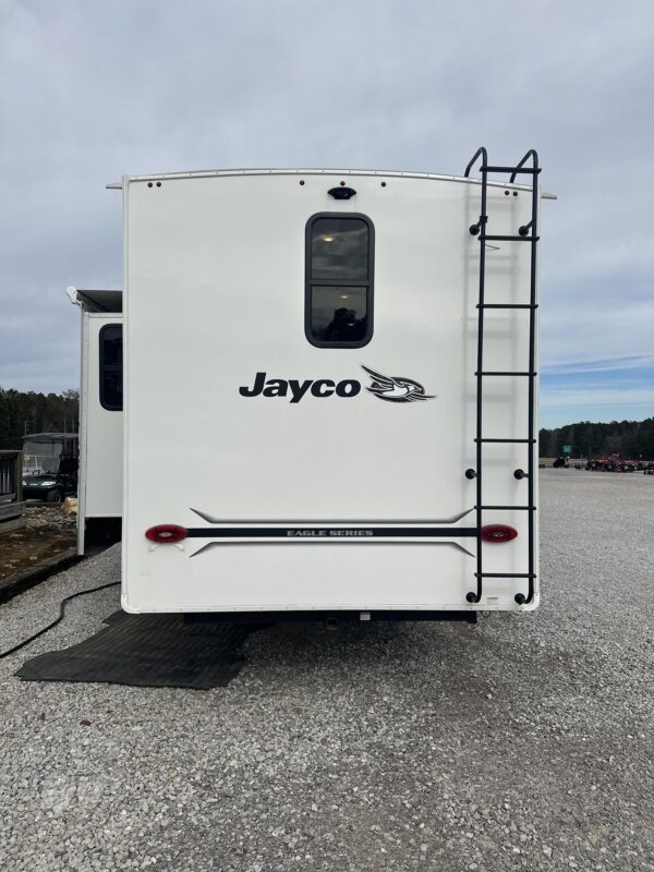 Used 2022 Jayco Eagle HT 320FBOK Travel Trailer w/ Front Suite & Outdoor Kitchen 16 Used 2022 Jayco Eagle HT 320FBOK Travel Trailer w/ Front Suite & Outdoor Kitchen - Image 16
