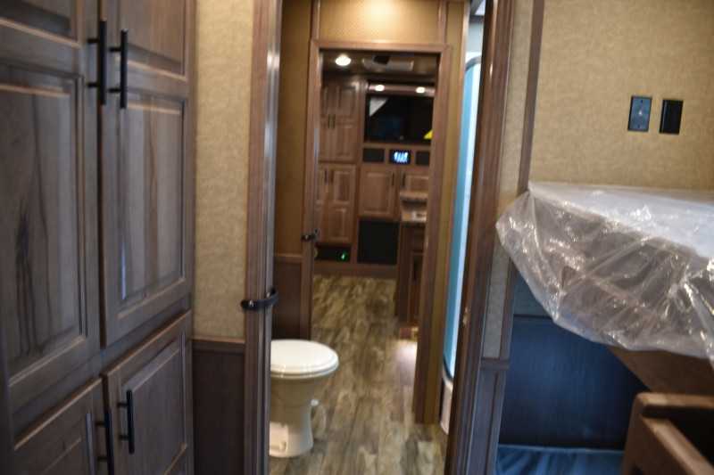Used 2021 Lakota BigHorn 5 Horse Living Quarters Trailer w/ Bunks 11 Used 2021 Lakota BigHorn 5 Horse Living Quarters Trailer w/ Bunks - Image 11