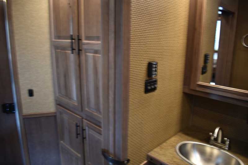 Used 2021 Lakota BigHorn 5 Horse Living Quarters Trailer w/ Bunks 14 Used 2021 Lakota BigHorn 5 Horse Living Quarters Trailer w/ Bunks - Image 14