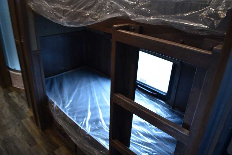 Used 2021 Lakota BigHorn 5 Horse Living Quarters Trailer w/ Bunks 13 Used 2021 Lakota BigHorn 5 Horse Living Quarters Trailer w/ Bunks - Image 13