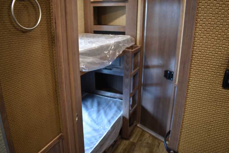 Used 2021 Lakota BigHorn 5 Horse Living Quarters Trailer w/ Bunks 15 Used 2021 Lakota BigHorn 5 Horse Living Quarters Trailer w/ Bunks - Image 15