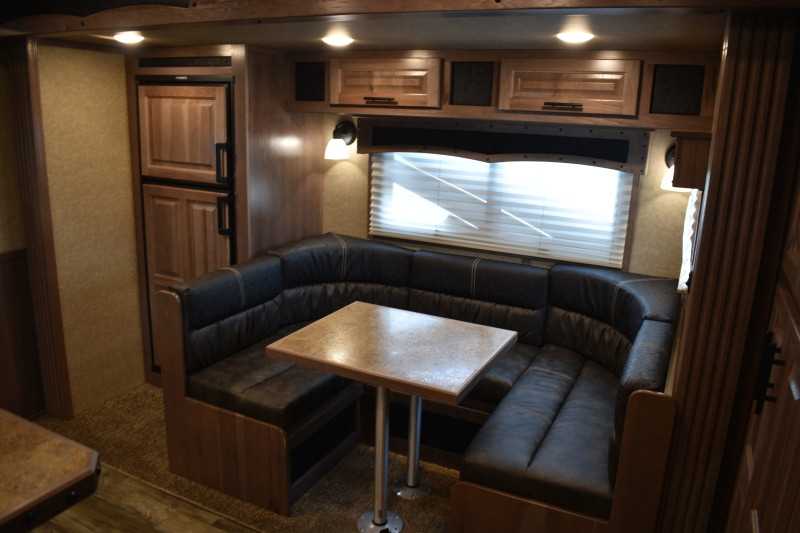 Used 2021 Lakota BigHorn 5 Horse Living Quarters Trailer w/ Bunks 25 Used 2021 Lakota BigHorn 5 Horse Living Quarters Trailer w/ Bunks - Image 25