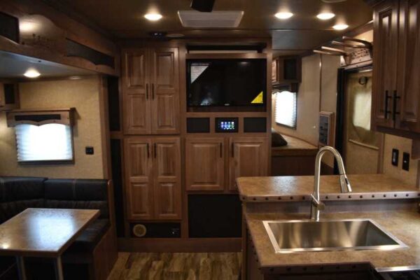 Used 2021 Lakota BigHorn 5 Horse Living Quarters Trailer w/ Bunks 26 Used 2021 Lakota BigHorn 5 Horse Living Quarters Trailer w/ Bunks - Image 26