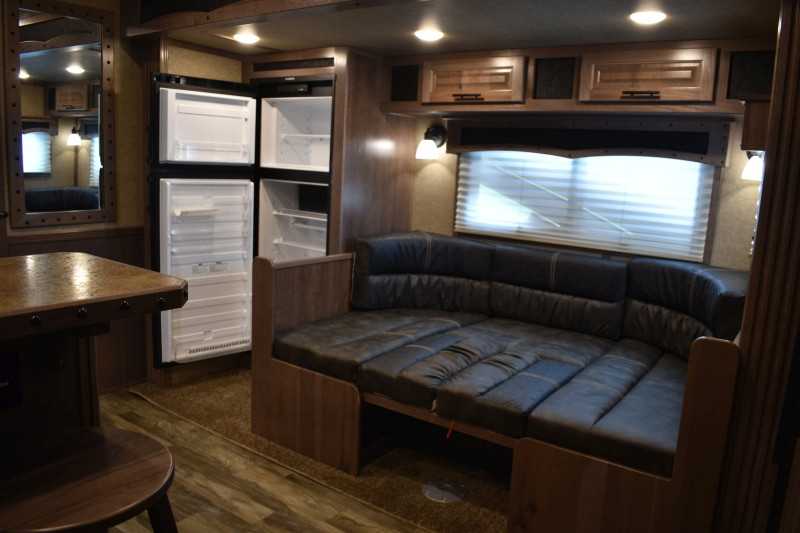 Used 2021 Lakota BigHorn 5 Horse Living Quarters Trailer w/ Bunks 24 Used 2021 Lakota BigHorn 5 Horse Living Quarters Trailer w/ Bunks - Image 24