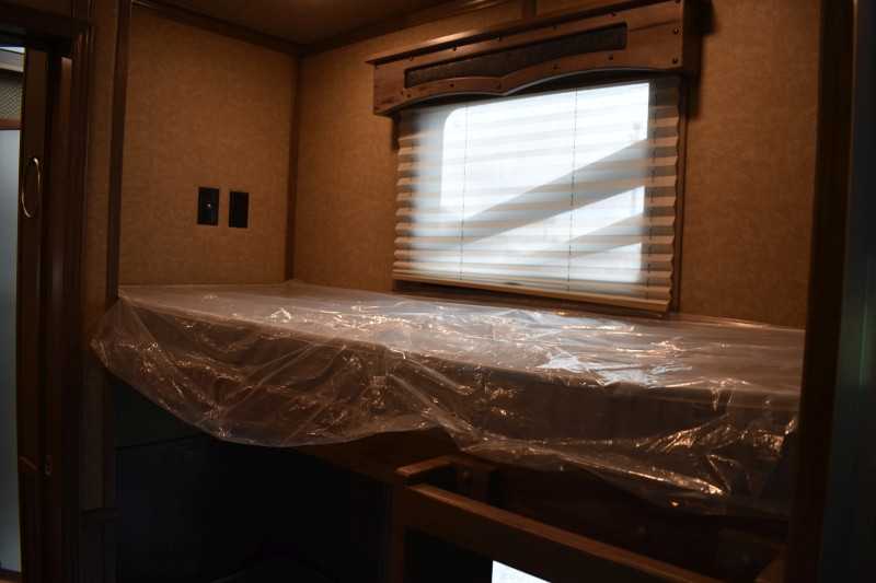 Used 2021 Lakota BigHorn 5 Horse Living Quarters Trailer w/ Bunks 12 Used 2021 Lakota BigHorn 5 Horse Living Quarters Trailer w/ Bunks - Image 12