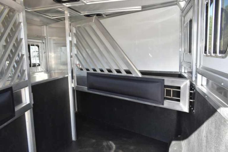Used 2018 Lakota 83HBPSL 3 Horse Trailer LQ w Slide 6 Used 2018 Lakota 83HBPSL 3 Horse Trailer LQ w Slide - Image 6