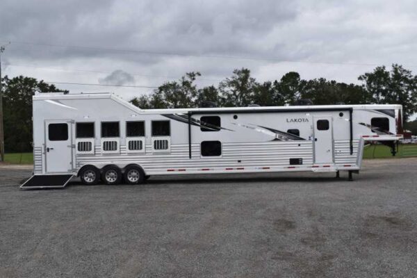 Used 2021 Lakota BigHorn 5 Horse Living Quarters Trailer w/ Bunks 1 Used 2021 Lakota BigHorn 5 Horse Living Quarters Trailer w/ Bunks