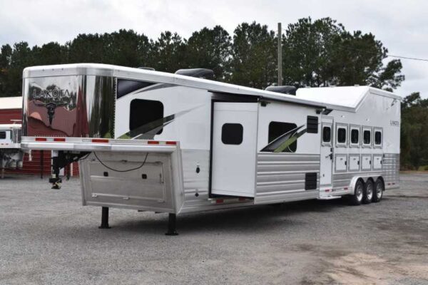 Used 2021 Lakota BigHorn 5 Horse Living Quarters Trailer w/ Bunks 34 Used 2021 Lakota BigHorn 5 Horse Living Quarters Trailer w/ Bunks - Image 34