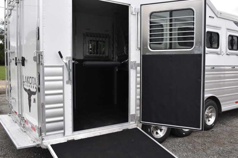Used 2021 Lakota BigHorn 5 Horse Living Quarters Trailer w/ Bunks 8 Used 2021 Lakota BigHorn 5 Horse Living Quarters Trailer w/ Bunks - Image 8