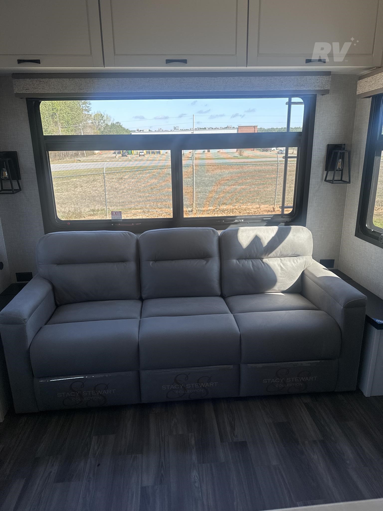 New 2025 Jayco North Point 377RLBH Luxury Bunkhouse 5th Wheel 16 New 2025 Jayco North Point 377RLBH Luxury Bunkhouse 5th Wheel - Image 16
