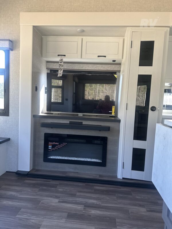New 2025 Jayco North Point 377RLBH Luxury Bunkhouse 5th Wheel 13 New 2025 Jayco North Point 377RLBH Luxury Bunkhouse 5th Wheel - Image 13