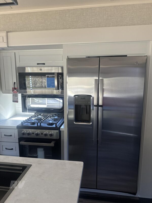 New 2025 Jayco North Point 377RLBH Luxury Bunkhouse 5th Wheel 11 New 2025 Jayco North Point 377RLBH Luxury Bunkhouse 5th Wheel - Image 11