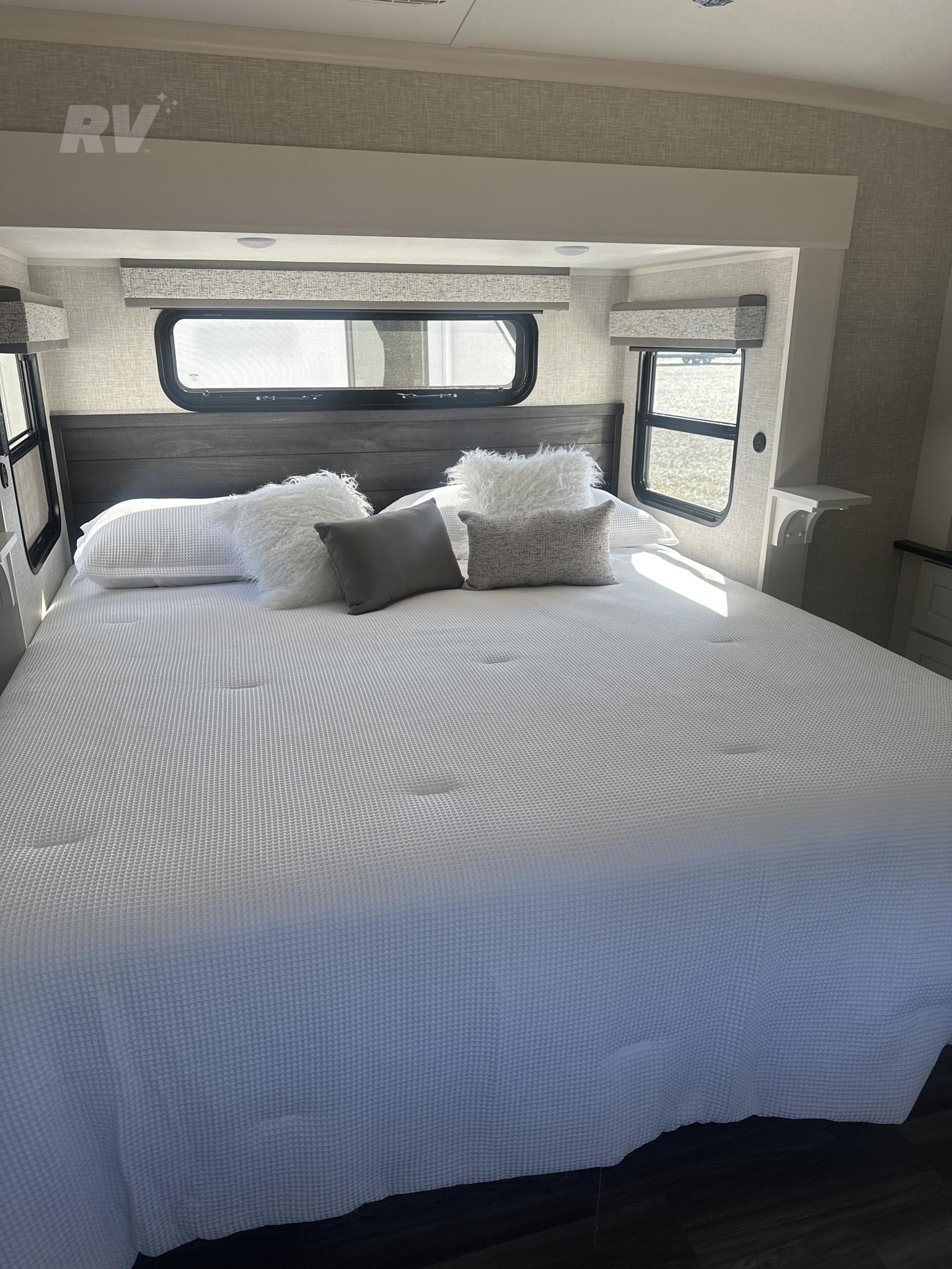 New 2025 Jayco North Point 377RLBH Luxury Bunkhouse 5th Wheel 3 New 2025 Jayco North Point 377RLBH Luxury Bunkhouse 5th Wheel - Image 3