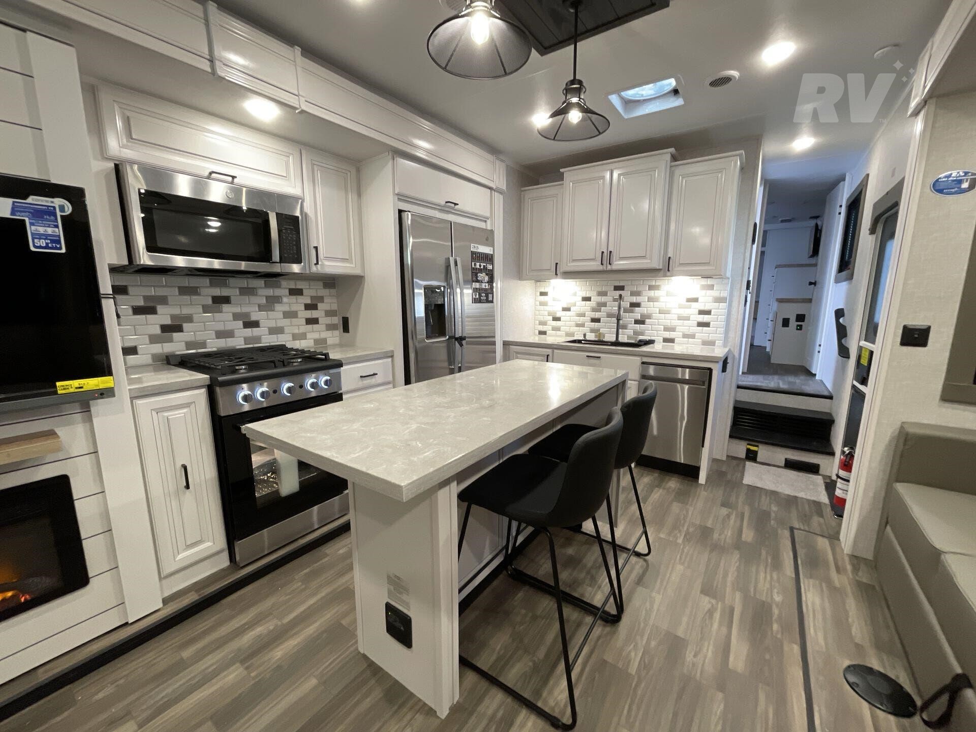 New 2025 Highland Ridge Open Range 3X 390TBS Bunkhouse 5th Wheel 48 New 2025 Highland Ridge Open Range 3X 390TBS Bunkhouse 5th Wheel - Image 48