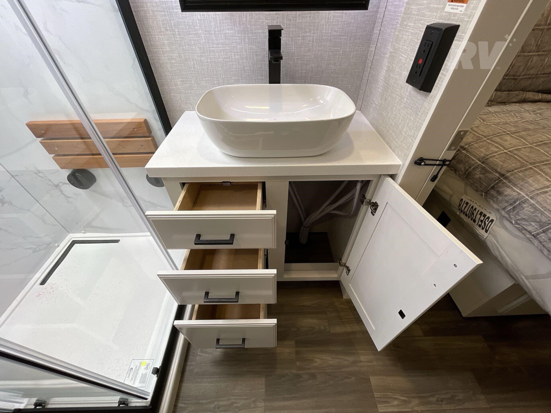 New 2025 Highland Ridge Open Range 3X 390TBS Bunkhouse 5th Wheel 10 New 2025 Highland Ridge Open Range 3X 390TBS Bunkhouse 5th Wheel - Image 10