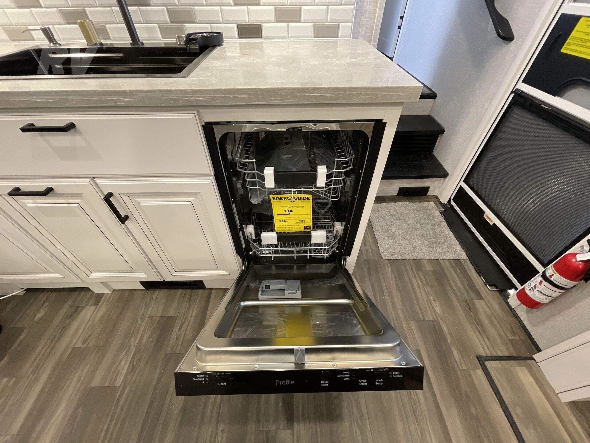 New 2025 Highland Ridge Open Range 3X 390TBS Bunkhouse 5th Wheel 39 New 2025 Highland Ridge Open Range 3X 390TBS Bunkhouse 5th Wheel - Image 39