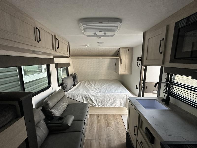 New 2025 Palomino Puma 16BHCE Bunkhouse Travel Trailer 9 New 2025 Palomino Puma 16BHCE Bunkhouse Travel Trailer - Image 9