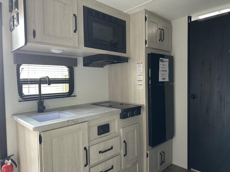 New 2025 Palomino Puma 16BHCE Bunkhouse Travel Trailer 5 New 2025 Palomino Puma 16BHCE Bunkhouse Travel Trailer - Image 5