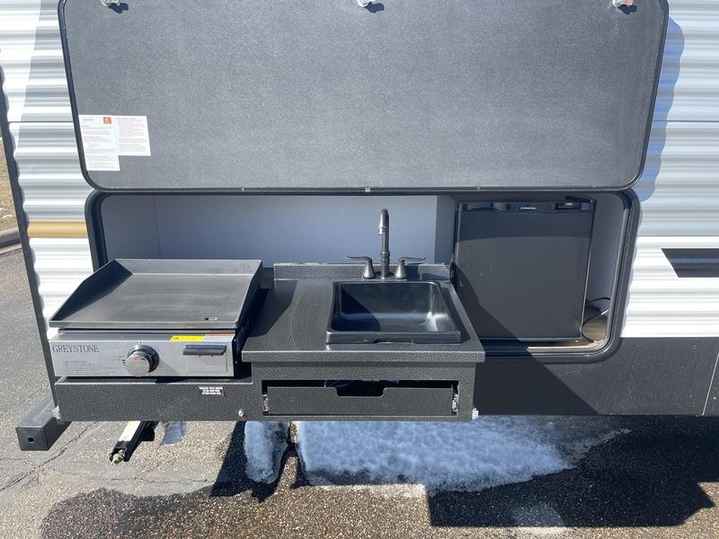 New 2025 Palomino Puma 304BHCE Bunkhouse Travel Trailer 9 New 2025 Palomino Puma 304BHCE Bunkhouse Travel Trailer - Image 9