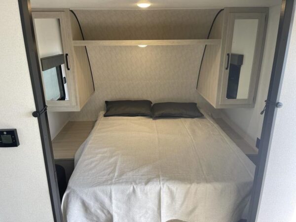 New 2025 Palomino Puma 304BHCE Bunkhouse Travel Trailer 8 New 2025 Palomino Puma 304BHCE Bunkhouse Travel Trailer - Image 8