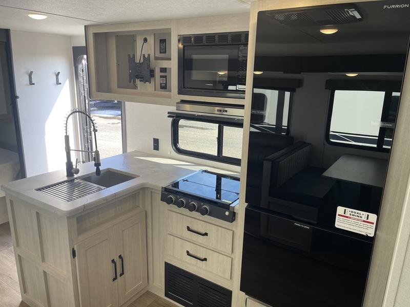 New 2025 Palomino Puma 304BHCE Bunkhouse Travel Trailer 7 New 2025 Palomino Puma 304BHCE Bunkhouse Travel Trailer - Image 7