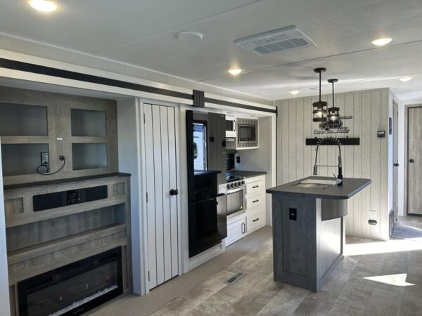 New 2025 Palomino Puma 31RLQS Rear Living Travel Trailer 9 New 2025 Palomino Puma 31RLQS Rear Living Travel Trailer - Image 9