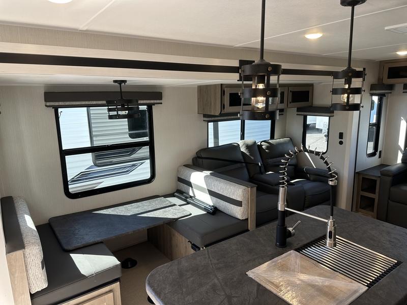 New 2025 Palomino Puma 31RLQS Rear Living Travel Trailer 11 New 2025 Palomino Puma 31RLQS Rear Living Travel Trailer - Image 11