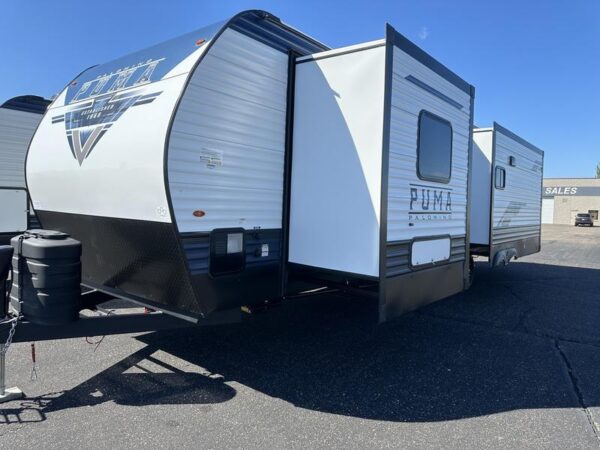 New 2025 Palomino Puma 31RLQS Rear Living Travel Trailer 16 New 2025 Palomino Puma 31RLQS Rear Living Travel Trailer - Image 16