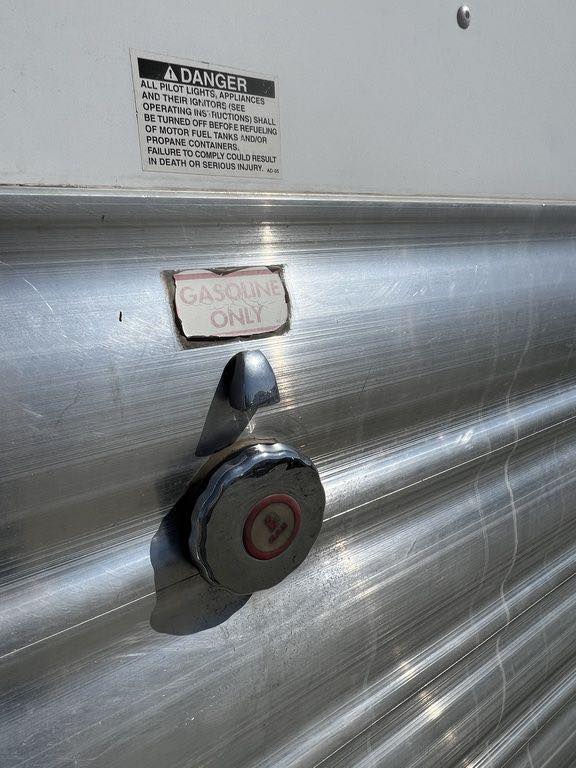 2009 Platinum Coach 3 Horse 16' LQ | Outlaw Conversion Horse Trailer with Slide 39 2009 Platinum Coach 3 Horse 16' LQ | Outlaw Conversion Horse Trailer with Slide - Image 39